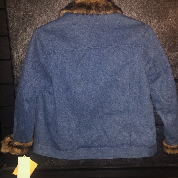 Denim jacket with leopard fur on collar and wrists - Picture 2 of 3